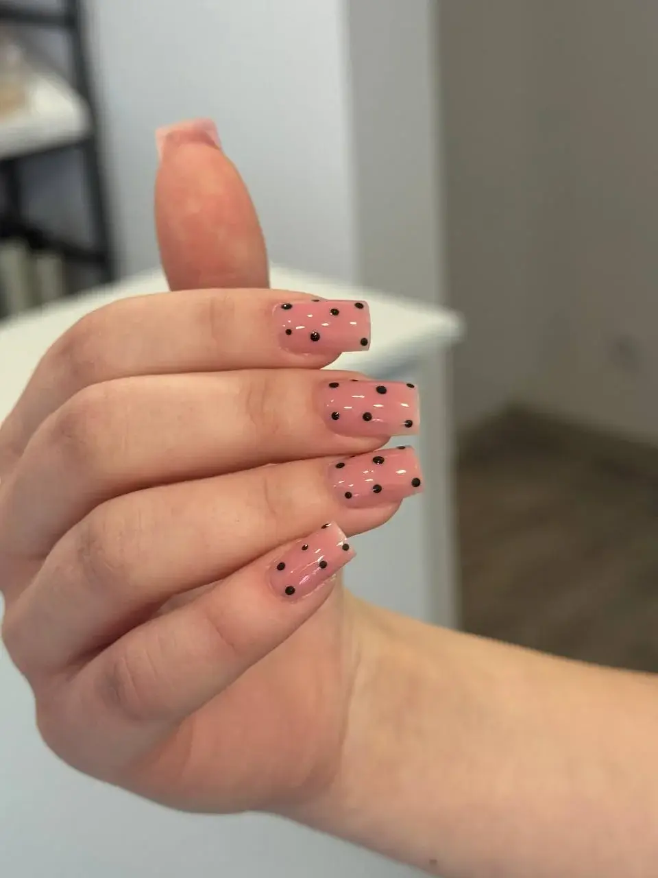 Paznokcie z kropkami — Beauty Perła